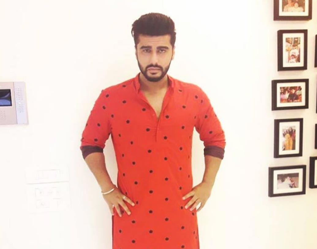 অর্জুন কপূর: ‘শক্তি’, ‘কাল হো না হো’, ‘সালাম-এ-ইশক’ নানা ছবিতে সহকারী পরিচলক হিসেবে কাজ করেছেন অর্জুন। ওজন বেশি হওয়ার কারণে কখনও হিরোর ভূমিকায় অভিনয় করবেন ভাবেননি। পরে বাড়তি মেদ ঝরিয়ে ‘ইসকজাদে’ সিনেমায় তাঁর স্ক্রিন প্রেজেন্স দর্শকদের মন কাড়ে। তাই অভিনয়কেই পেশা হিসেবে বেছে নেন অর্জুন।