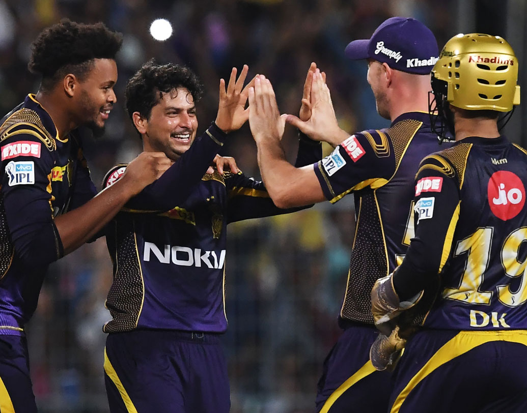 এই মুহূর্তে প্লেঅফের লড়াইয়ে আছে পাঁচটি দল, নাইট রাইডার্স, রাজস্থান রয়্যালস, কিঙ্গস ইলেভেন পঞ্জাব, মুম্বই ইন্ডিয়ান্স এবং রয়্যাল চ্যালেঞ্জার্স বেঙ্গালুরু। ছবি: এএফপি।