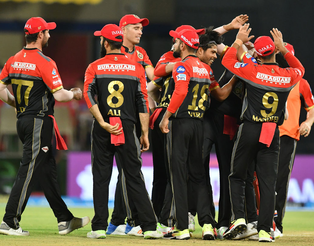 পরবর্তী দু’টি ম্যাচের দু’টিতেই জিতলে নিশ্চিত ভাবেই প্লেঅফে যাচ্ছে পঞ্জাব। তবে একটা ম্যাচ জিতলেও ১৪ পয়েন্ট নিয়ে গেলদের সামান্য আশা থাকবে। তবে তাদের নেট রান রেট (-০.৫১৮) খুবই খারাপ। ছবি: এএফপি।