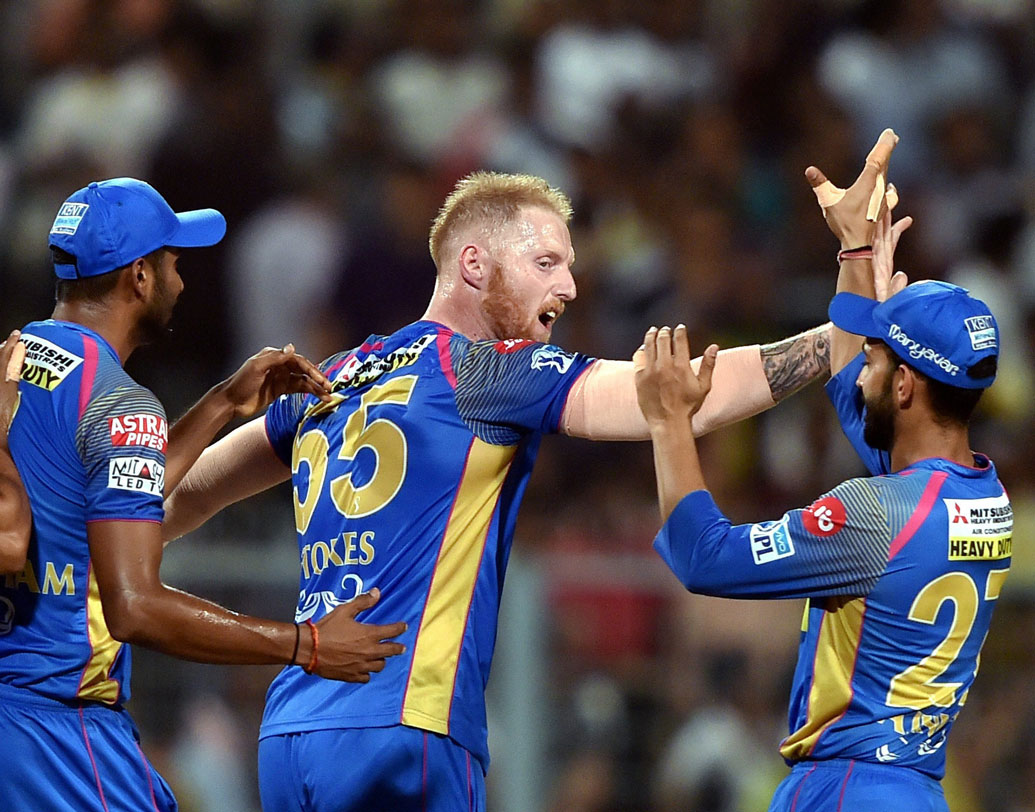 রাজস্থান যদি তাদের শেষ ম্যাচ জেতে তা হলে তাদেরও কিছু আশা থাকবে। সে ক্ষেত্রে বেঙ্গালুরুকে বড় ব্যবধানে হারাতে হবে এবং মুম্বইয়ের শেষ দুই ম্যাচের ফলের দিকে নজর দিতে হবে। ছবি: পিটিআই।