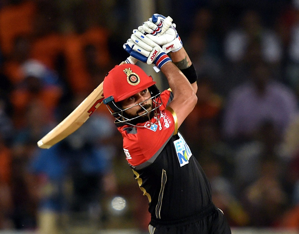 বিরাট কোহালি: ভাল ফর্মে রয়েছেন বেঙ্গালুরু অধিনায়ক। গত ম্যাচেও করেছেন ২৮ বলে অপরাজিত ৪৮। টুর্নামেন্টে এখনও পর্যন্ত ১৪২ স্ট্রাইক রেটে ৫১৪ রান করেছেন। ছবি: পিটিআই।