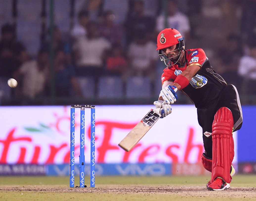 মনদীপ সিংহ: নীচের দিকে নেমে মূল্যবান রান করেছেন অনেক ক্ষেত্রেই। পঞ্জাবের এই ডানহাতি আজ প্রথম দলে নিশ্চিত। ছবি: এএফপি।