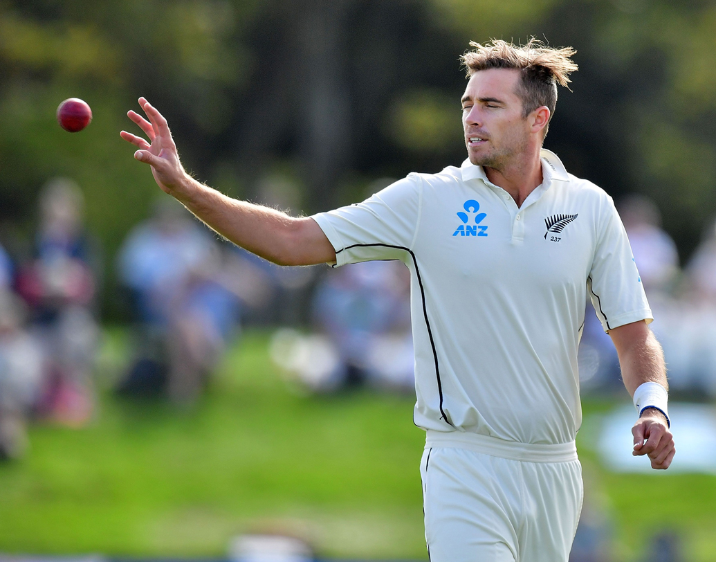 টিম সাউদি: বল হাতে বেশ ভাল ফর্মে রয়েছেন এই কিউয়ি। বেঙ্গালুরুর পেস ব্যাটারির অন্যতম অস্ত্র আজ তিনিই। ছবি: এএফপি।