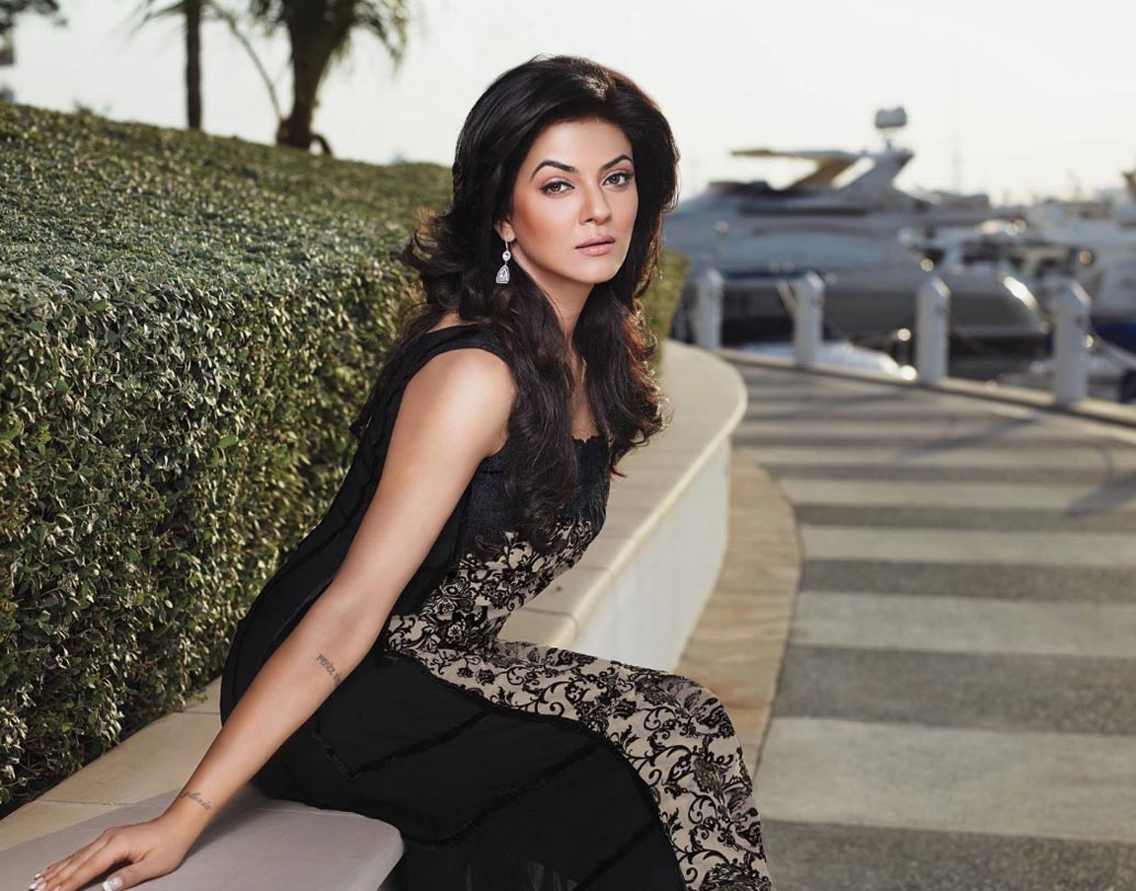 সুস্মিতা সেন:  বাথরুমের চার দেওয়ালের মধ্যে স্নান করা একেবারেই নাপসন্দ নায়িকার। খোলা ছাদেই নাকি স্নান করতে বেশি ভালবাসেন সুস্মিতা। তাই বাড়ির ছাদেই বানিয়ে নিয়েছেন বাথটব। আজব অভ্যাস!