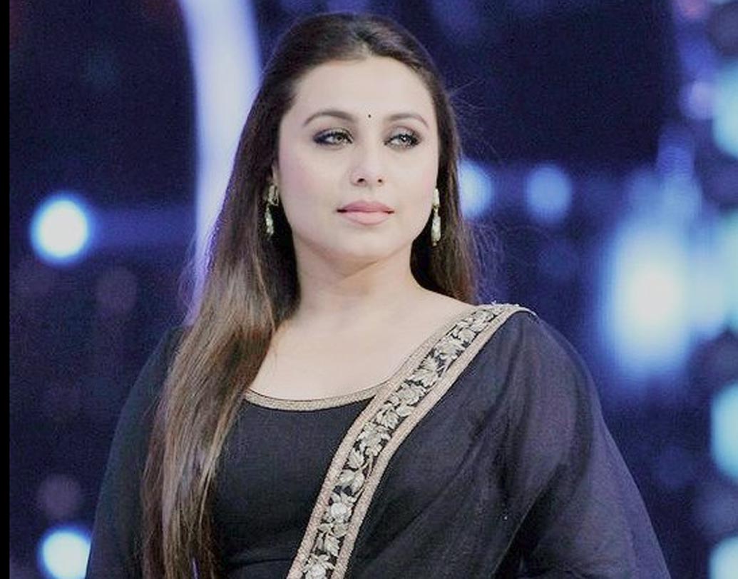 রানি মুখোপাধ্যায়:  সুযোগ পেলেই সিগারেটে একটা টান দিয়ে নেন রানি। ঘুম থেকে উঠে প্রাতরাশ নয়, বরং সিগারেটে লম্বা টান দিতেই বেশি পছন্দ করেন নায়িকা। স্মোক না করলে দিনই শুরু করতে পারেন না রানি।