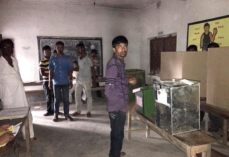 Bengal Panchayat Election 2018: Unidentified men gave proxy votes at a booth of basanti 