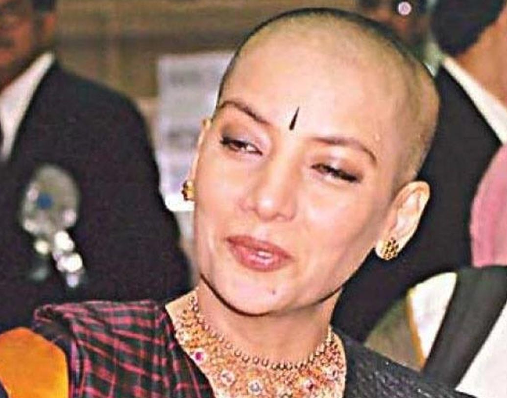 শাবানা আজমি: ২০০৫ সালে দীপা মেহতার বিতর্কিত ছবি ‘ওয়াটার’-এর জন্য প্রথমে বাছা হয়েছিল শাবানা আজমিকে। সেই সময় মূল ধারার ছবির সমীকরণই পাল্টে দিয়েছিলেন নায়িকা। ছবির জন্য মাথা ন্যাড়া করে সমালোচিতও হয়েছিলেন তিনি। পরে অবশ্য শাবানা বদলে অন্য নায়িকাকে ছবির জন্য বাছেন দীপা।