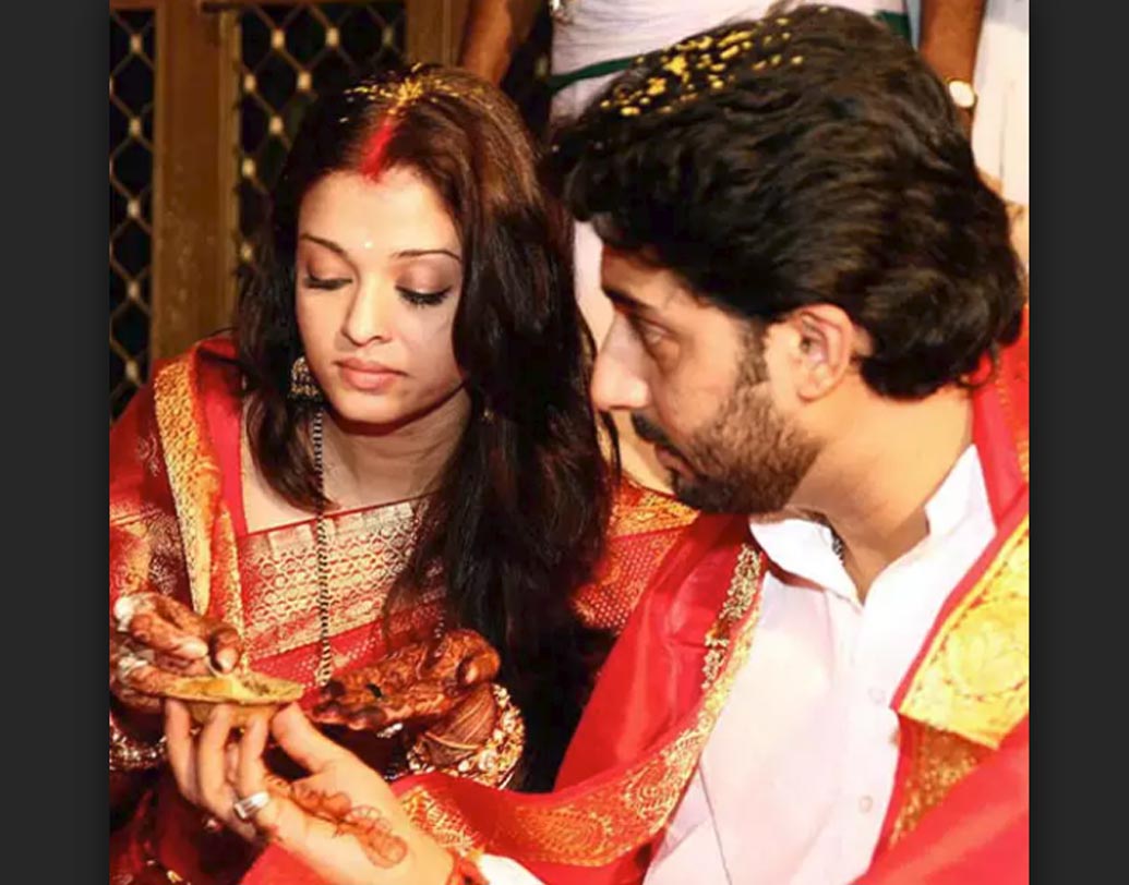 ঐশ্বর্য রাই বচ্চন: অভিষেক-ঐশ্বর্যের প্রেম পরিণতি পায় ২০০৭ সালে। বিয়ের দিন নীতা লুলার ডিজাইন করা সোনালী-হলুদ কাঞ্জিভরম শাড়িতে সেজেছিলেন ঐশ্বর্য। নায়িকার ট্র্যাডিশনাল গয়নার মাঝে নজর কেড়েছিল অভিষেকের দেওয়া মঙ্গলসূত্রটি। দাম নাকি ছিল প্রায় ৪৫ লক্ষ টাকা।