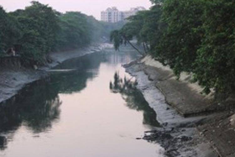 Kolkata News: Lock gates to be closed during monsoon
