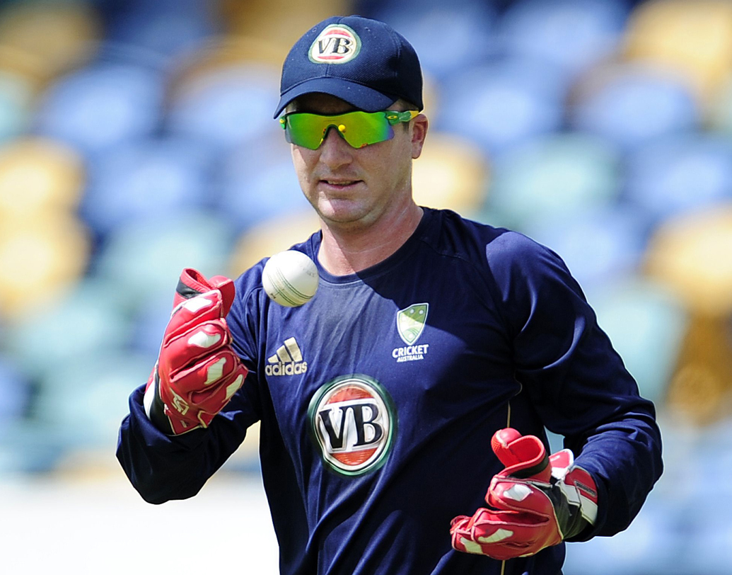 ব্র্যাড হ্যাডিন: গিলক্রিস্ট পরবর্তী অস্ট্রেলিয়ার সেরা উইকেটরক্ষক ব্যাটসম্যান ব্র্যাডকে ২০১১ সালে কেনে নাইট রাইডার্স। সেই বছর বেঙ্গালুরুর বিরুদ্ধে একটি ম্যাচ খেলে ১৮ রান করেন তিনি। পরের দু’বছর দলে থাকলেও আর কোনও দিনই মাঠে নামতে দেখা যায়নি তাঁকে।