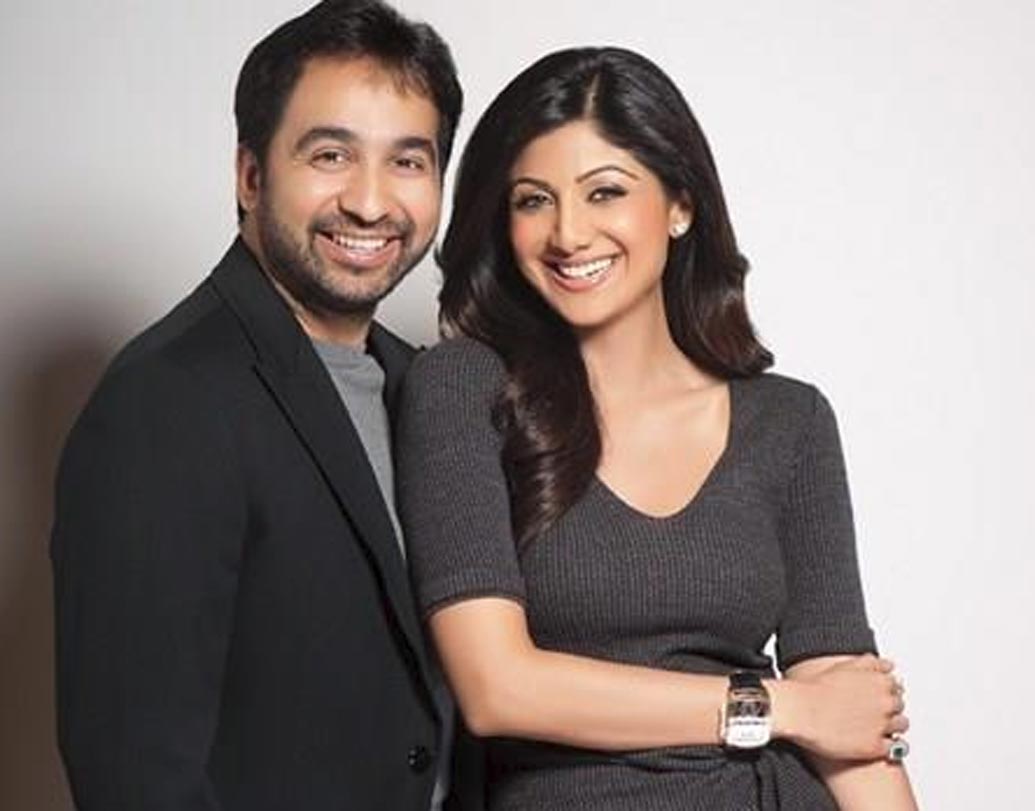 স্বামী যদি হয় ধনকুবের ব্যবসায়ী হন, তা হলে উপহারের বহর তো বাড়বেই। যেমন তেমন নয়, শিল্পাকে আস্ত একটা অ্যাপার্টমেন্টই গিফট করেছিলেন রাজ কুন্দ্রা। বিশ্বের উচ্চতম টাওয়ার ‘বুর্জ খালিফা’-র ২০ তলায় ওই অ্যাপার্টমেন্টটির দাম ৫০ কোটি টাকা।