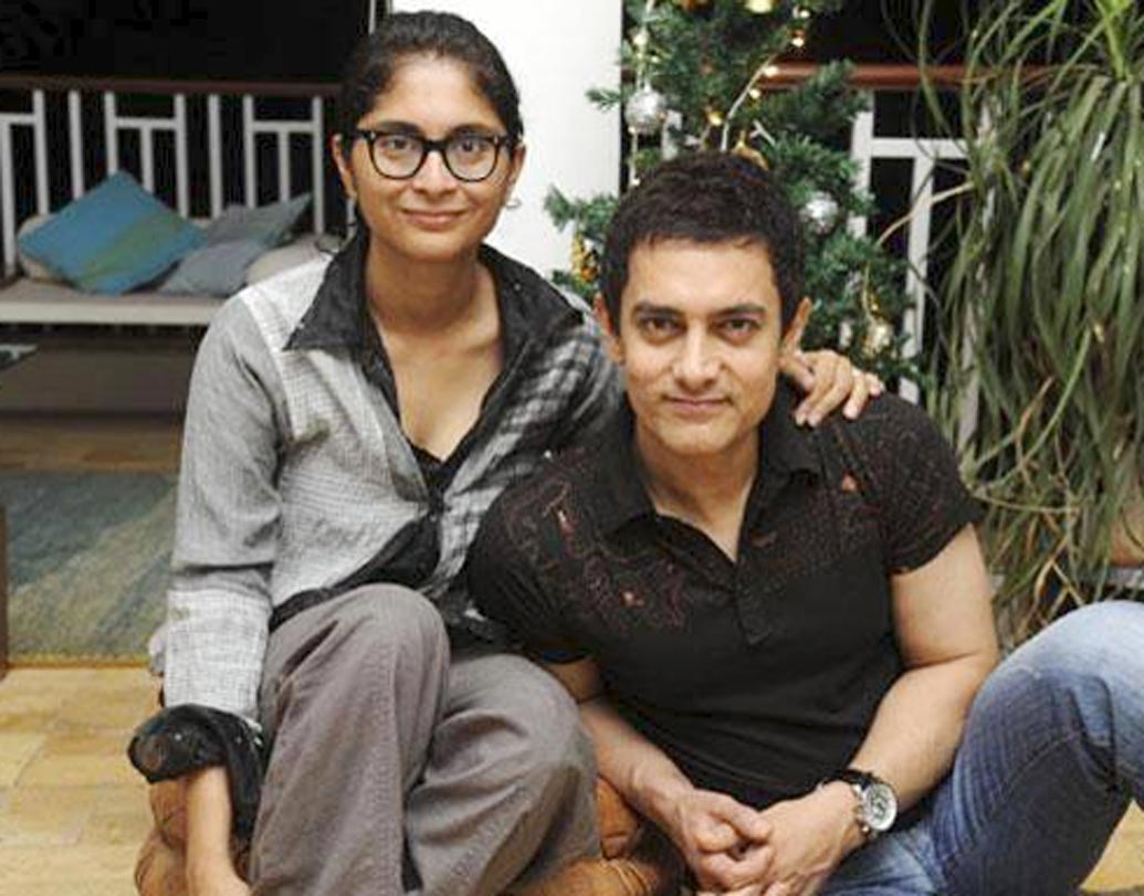 শুধু অভিনয়ের জগতেই পারফেকশনিস্ট নন, ব্যক্তিগত জীবনেও যে তিনি একজন আদর্শ স্বামী তা প্রমাণ করতে বেশি সময় লাগেনি আমিরের। ভালবেসে স্ত্রী কিরণ রাওকে একটা গোটা হলিডে হোমই উপহার দিয়ে দিয়েছিলেন আমির। বেভারি হিলসে ওই হলিডে হোমের দাম ৭৫ কোটি টাকার কাছাকাছি।