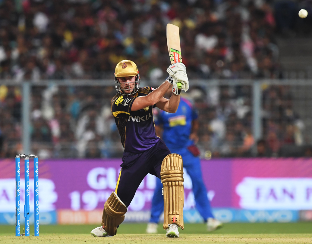 ক্রিস লিন (ডেকান চার্জার্স এবং সানরাইজার্স হায়দরাবাদ): নাইট রাইডার্স ফ্যানরা শুনলে অবাক হবেন, কিন্তু এই অজি ব্যাটসম্যানের আইপিএল অভিষেক হয়েছিল ২০১২ সালে ডেকানের হয়ে। এক ম্যাচ খেলেছিলেন তিনি। এর পর ডেকান উঠে যাওয়ায় সানরাইজার্সে আসেন লিন। ২০১৩ সালে সেখানে একটিও ম্যাচ খেলার সুযোগ পাননি লিন। ছবি: এএফপি।