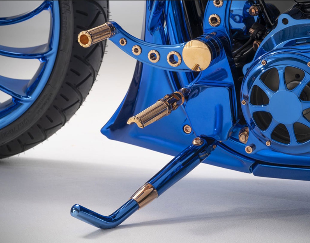 ছ’টি স্তরে রঙের কোটিং দেওয়া হয়েছে বাইকটিতে। কিন্তু সেই কোটিং টেকনিকটা কী, সেটা প্রকাশ্যে আনতে চায়নি প্রস্তুতকারক সংস্থা।