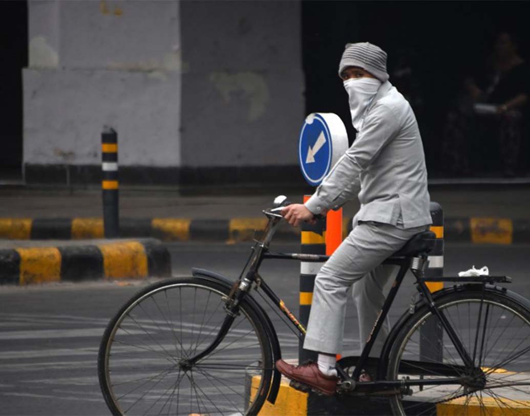 গোটা দুনিয়ায় মধ্যে ৯৬ নম্বরে ও দেশের মধ্যে ১৯-এ রয়েছে মুম্বই। তুলনামূলক ভাবে চেন্নাই (বিশ্বে-১৭৫, দেশে-২১) এবং বেঙ্গালুরু (বিশ্বে-২২৪, দেশে-২৩)-র অবস্থান আর একটু ভাল। ছবি: এএফপি।