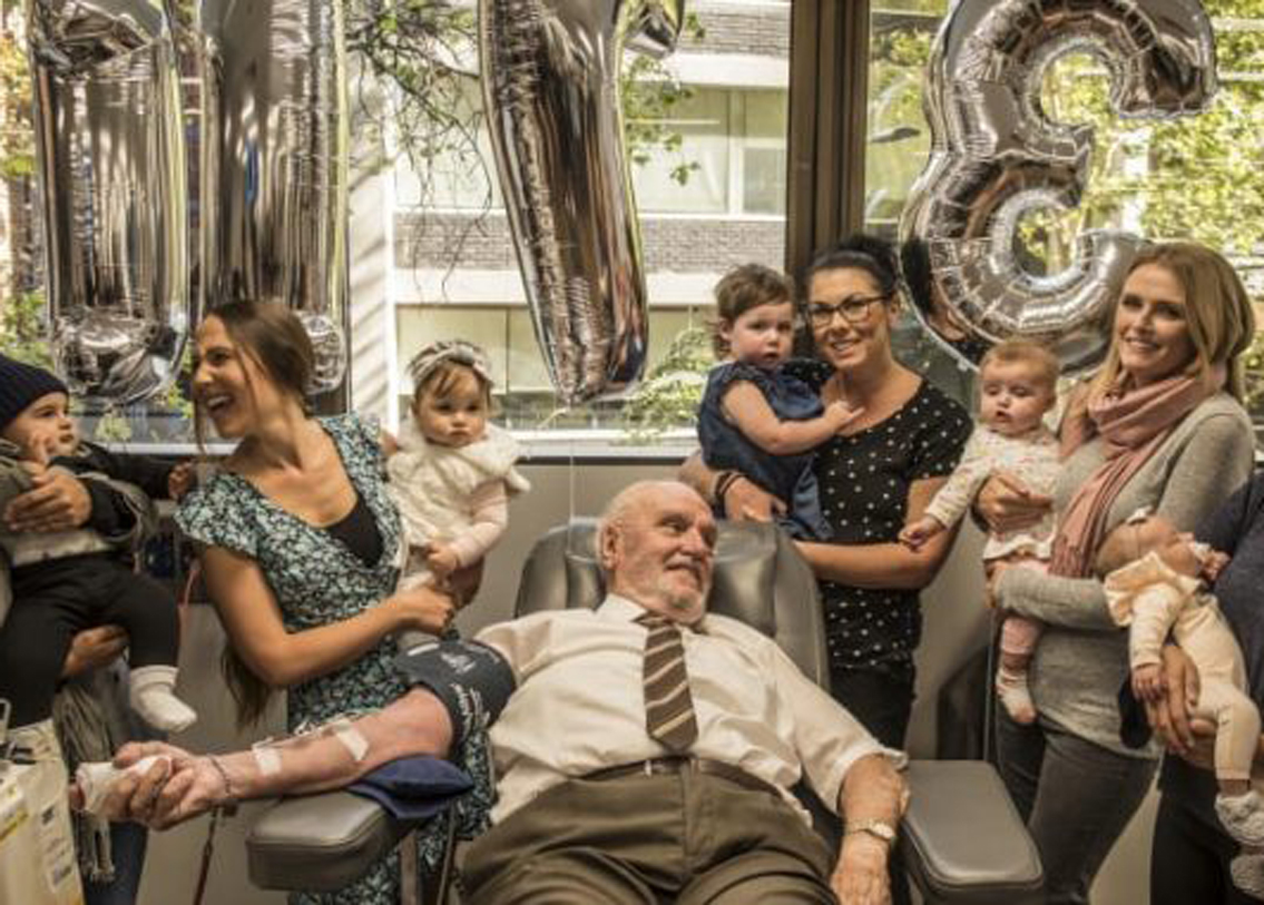 ১৯৫১ অস্ট্রেলিয়ায় জন্ম হ্যারিসনের। মাত্র ১৪ বছর বয়সে খুব কঠিন অসুখে পড়েছিলেন তিনি। সার্জারি করে তাঁর একটা ফুসফুস বাদ দিতে হয়। তিন মাস হাসপাতালে ছিলেন তিনি। পরে হ্যারিসন জানতে পেরেছিলেন, প্রচুর লোক তাঁকে রক্তদান করেছিলেন। তা না হলে সার্জারির সময় যে বিপুল পরিমাণ রক্তপাত হয়েছিল, তাতে তাঁকে বাঁচানো সম্ভব হত না।