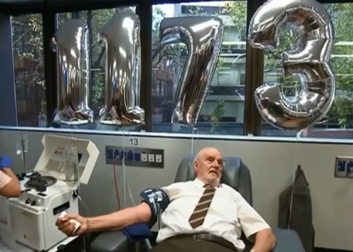 মায়ের রক্তে এই ফ্যাক্টর না থাকলে এবং শিশুর রক্তে এই আরএইচ ফ্যাক্টর ডেভেলপ হলে এই ঘটনা ঘটে। তখন মায়ের শরীরে এই ফ্যাক্টরকে প্রতিরোধ করতে অ্যান্টিবডি তৈরি হয়। যাতে গর্ভাবস্থায় ভ্রূণ নষ্ট হয়ে যায়।