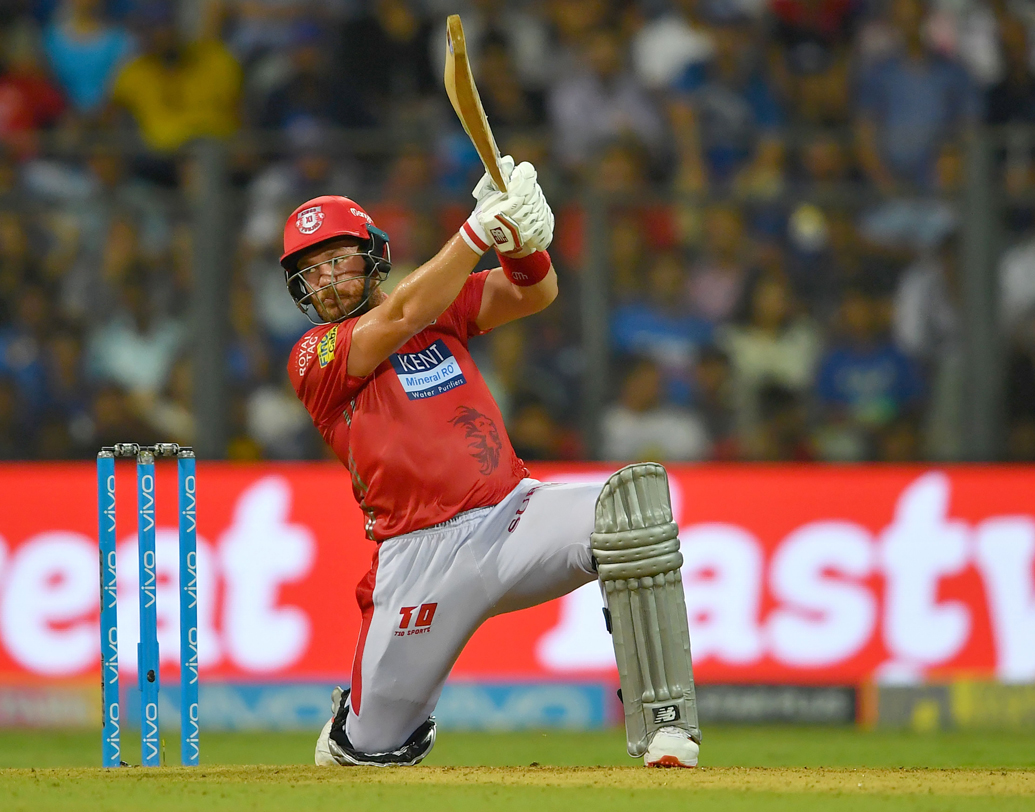 অ্যারন ফিঞ্চ: দুরন্ত ফর্মে না হলেও মোটামুটি ফর্মেই রয়েছেন এই অজি। গত ম্যাচে ভাল ব্যাট করেও দলকে জেতাতে পারেননি। ছবি: এএফপি।