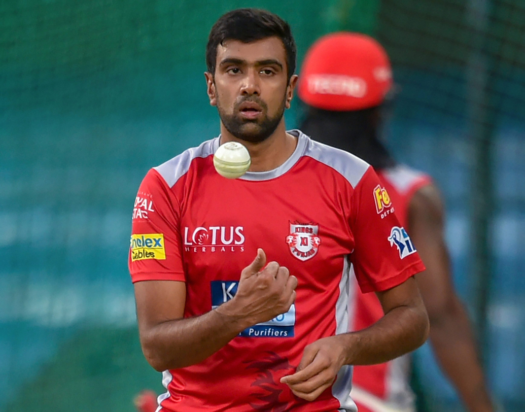 রবিচন্দ্রন অশ্বিন: বোলার অশ্বিন ফর্মে থাকলেও ক্যাপ্টেন অশ্বিনকে নিয়ে ইতিমধ্যেই প্রশ্ন উঠতে শুরু করেছে। ছবি: পিটিআই।