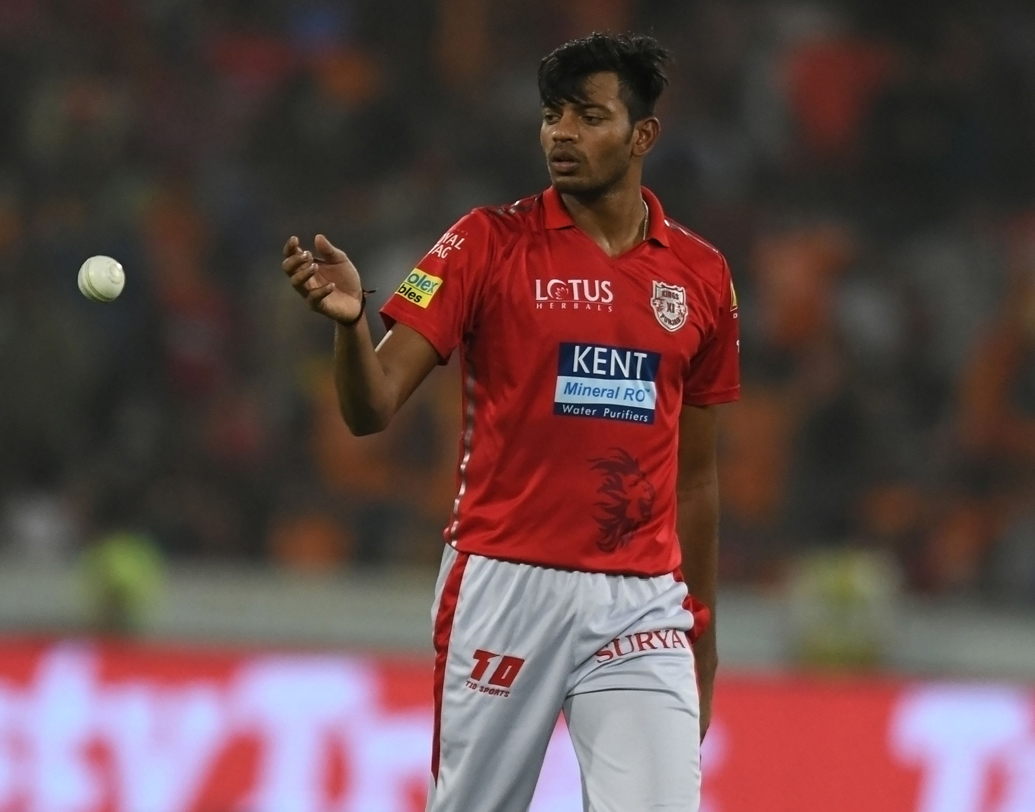 অঙ্কিত রাজপুত: ধারাবাহিকতার অভাবে ভোগা পঞ্জাবের আরেক বোলার। মাঝেমধ্যে ভাল বল করলেও টানা ভাল পারফর্ম করতে পারছেন না অঙ্কিত। ছবি: এএফপি।