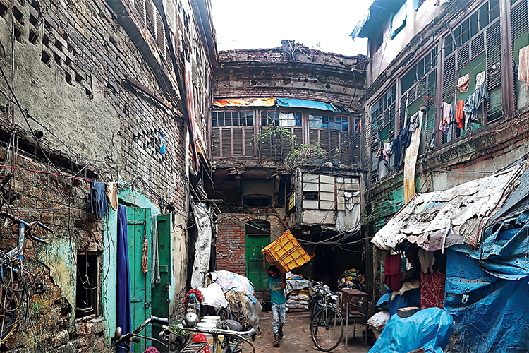 Kolkata News: KMC will start demolition drive for dilapidated houses in the City