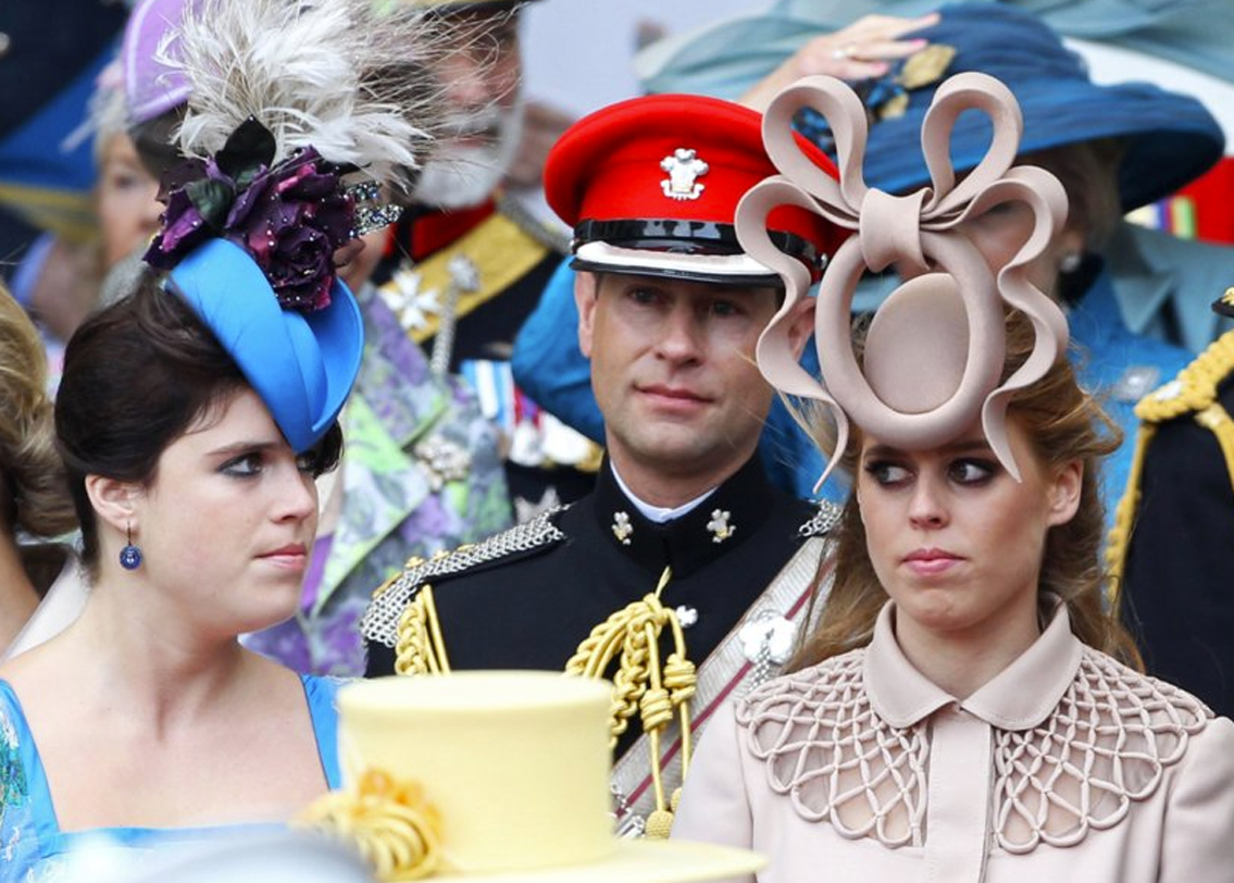 শনিবার লন্ডনের উইনসরে প্রিন্স হ্যারি এবং মেগান মার্কেলের বিয়েতেও তাই দেখা গিয়েছে। নিমন্ত্রিত সমস্ত মহিলা অতিথিরাই রাজকীয় হ্যাটে অনুষ্ঠানের শোভা বৃদ্ধি করছিলেন।