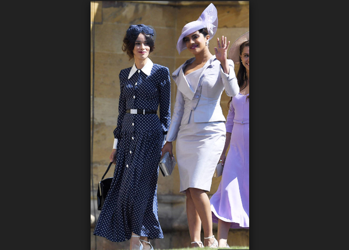 যুবরানি মেগান মার্কেলের বন্ধু হিসাবে উপস্থিত ছিলেন প্রিয়ঙ্কা চোপড়া। তাঁর মাথায় ছিল ফিলিপ ট্রেসির হ্যাট।