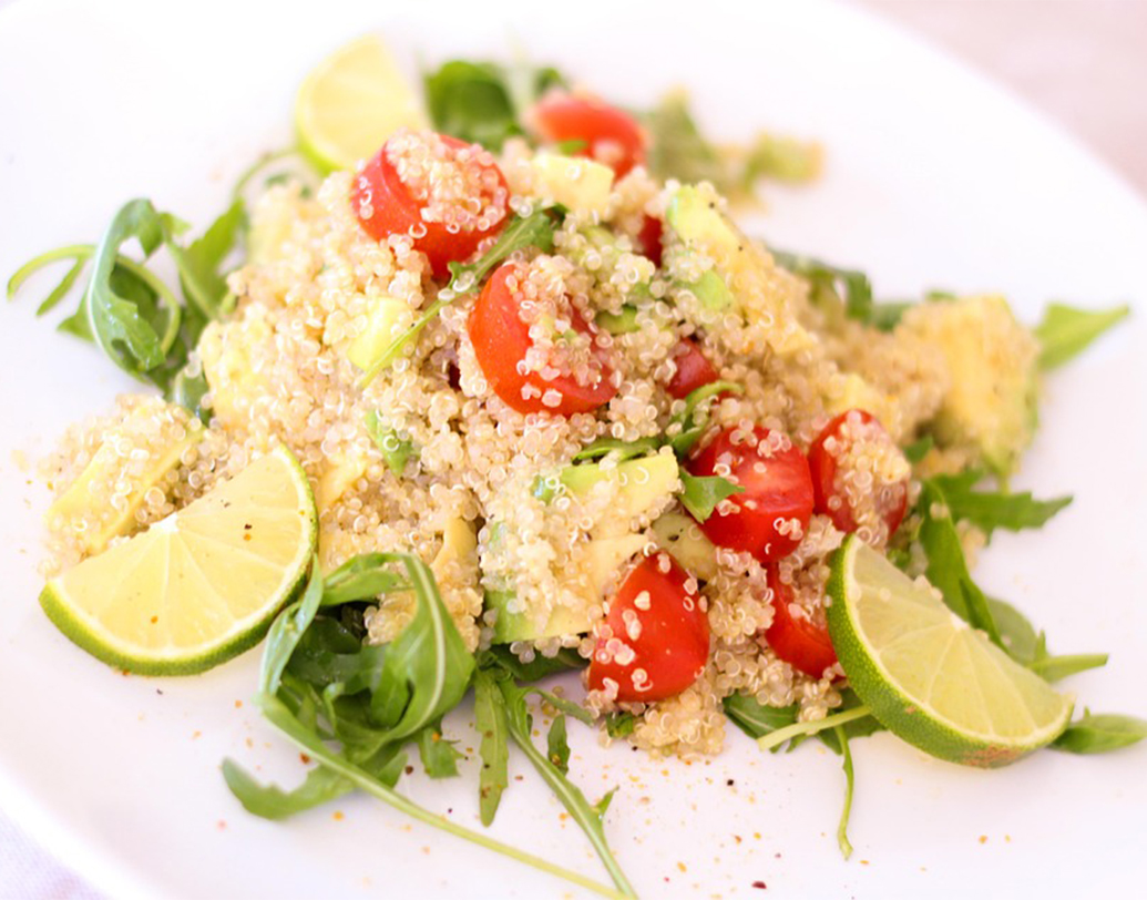 আজকাল অনেকের ডায়েটেই নিয়মিত জায়গা করে নিয়েছে কিনওয়া। হবে না-ই বা কেন? ১৮৫ গ্রাম রান্না করা কিনওয়া থেকে মেলে ৮ গ্রাম প্রোটিন।