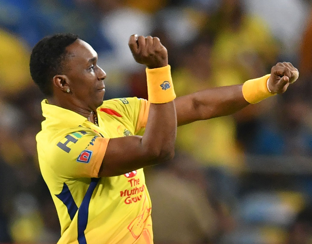 ডোয়েন ব্রাভো: কখনও ব্যাট, কখনও বল হাতে দলের ত্রাতা হয়ে উঠছেন এই ক্যারিবীয় অলরাউন্ডার। আজকের ম্যাচেও ধোনির ভরসার অন্যতম হতে চলেছেন তিনি।