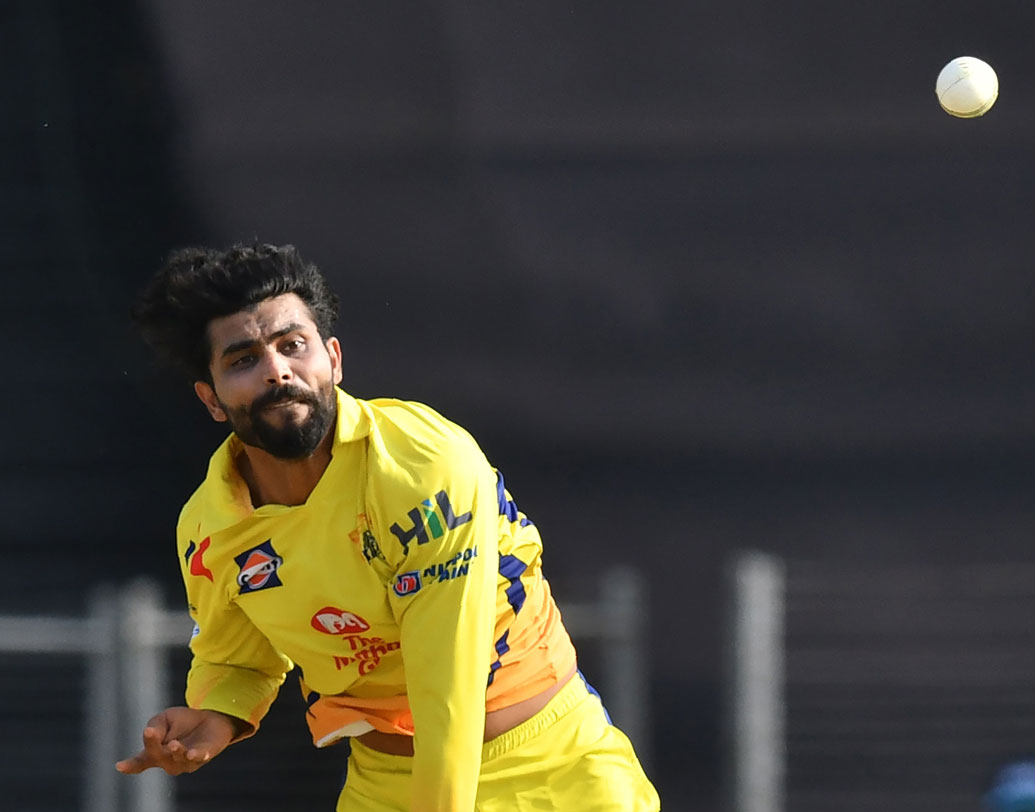 রবীন্দ্র জাডেজা: প্রথম দিকে তেমন ফর্মে ছিলেন না এই বাঁ হাতি অলরাউন্ডার। যদিও টুর্নামেন্ট যত এগিয়েছে ফর্মে ফিরেছেন।