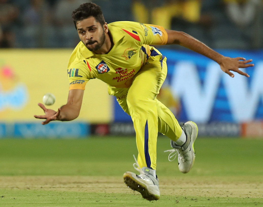 শার্দুল ঠাকুর: টুর্নামেন্টে এখনও ভালই বল করেছেন এই পেসার। গতিতে মাঝেমধ্যেই পরাস্ত করছেন ব্যাটসম্যানদের।