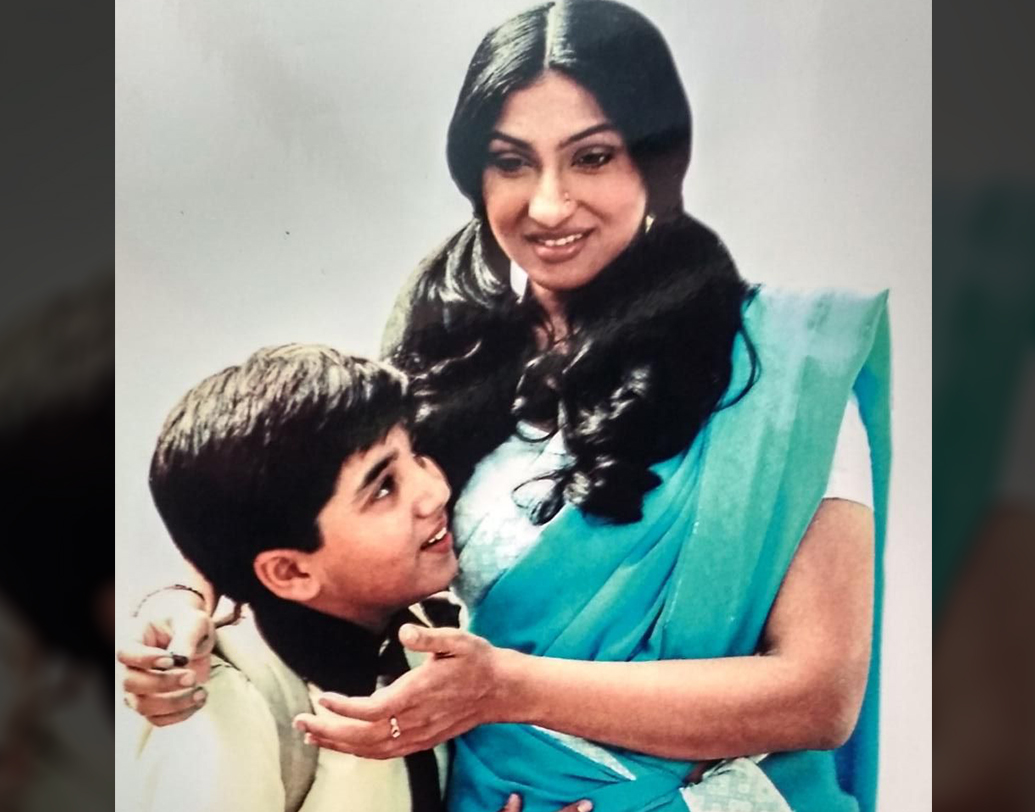 ‘আলোয় ফেরা’ ছবিতে ঋতুপর্ণার সঙ্গে অংশু।