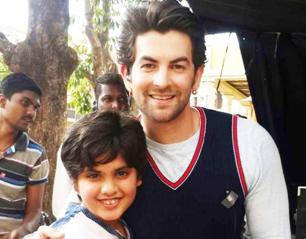 দর্শিল কুমার-‘ব্রাদার্স’, ‘ঢিশুম’, ‘প্রেম রতন ধন পায়ো’ এই সব ছবি বোধ হয় সকলেই দেখেছেন। আর ছোট্ট দর্শিল কুমারকেও নিশ্চয়ই খেয়াল করেছে। প্রেম রতন ধন পায়ো ছবিতে দর্শিলকে দেখা গিয়েছিল ছোট নীল নিতিন মুকেশ এর ভূমিকায়। তবে দর্শিলের পেমেন্ট শুনলে চক্ষু চড়কগাছ হওয়ারই কথা। এক দিনের শ্যুটিংয়ের জন্য ৩০,০০০ টাকা পারিশ্রমিক নেয় দর্শিল।