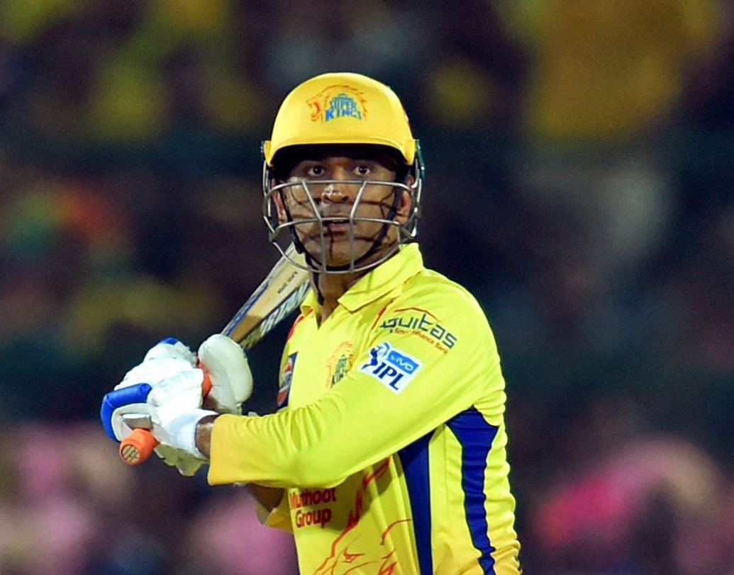 মহেন্দ্র সিংহ ধোনি: এ বারের আইপিএল ফের নিজের সেরা দেখিয়ে দিলেন ভারতীয় দলের প্রাক্তন অধিনায়ক। দলকে জেতানোর মতো একাধিক স্মরণীয় ইনিংস এল তাঁর ব্যাট থেকে। তার মধ্যে অন্যতম অবশ্যই পঞ্জাবের বিরুদ্ধে করা অপরাজিত ৭৯ রানের ইনিংসটি।