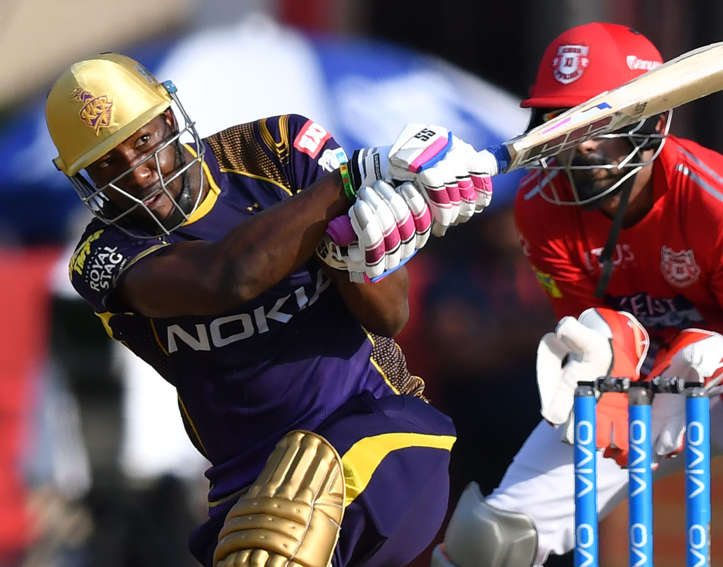 আন্দ্রে রাসেল: আইপিএল এবং আন্দ্রে রাসেল যেন একে অন্যের সঙ্গে জড়িত। রাসেলের মারকুটে ইনিংস তাঁর দলকে একাধিক বিখ্যাত জয় এনে দিয়েছে। এ বারের প্রথম থেকেই কেকেআরের অন্যতম ভরসা ছিলেন রাসেল। তাঁকে ব্যাট থেকে এসেছে বেশ কিছু অসাধারণ ইনিংসও। এর মধ্যে একটা অবশ্যই চেন্নাইয়ের বিরুদ্ধে করা তাঁর ৩৬ বলে ৮৮ রানের ইনিংস। ম্যাচটি কেকেআর হেরে গেলও ১১ ছয়ে সাজানো রাসেলের ইনিংসটি অন্যতম সেরা বলাই চলে।