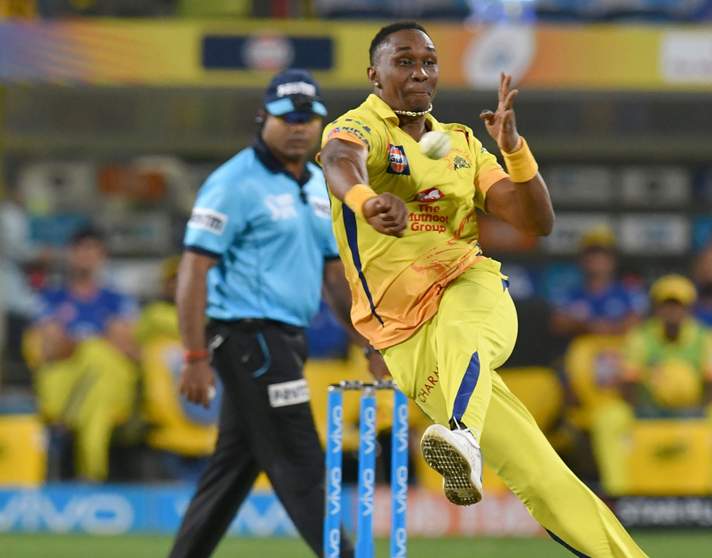 ডোয়েন ব্রাভো: দ্রুত রান তুলে ইনিংসের ছবিটা বদলে দেওয়ার ক্ষমতা যাঁদের আছে, তাঁদের মধ্যে অন্যতম ব্রাভো। ব্রাভোর একাধিক চমকপ্রদ ইনিংসের মধ্যে মুম্বইয়ের বিরুদ্ধে ৩০ বলে ৬৮ রানের ইনিংসটি অবশ্যই গুরুত্বপূর্ণ। সেরার তালিকায় রাখতেই হবে ইনিংসটিকে।