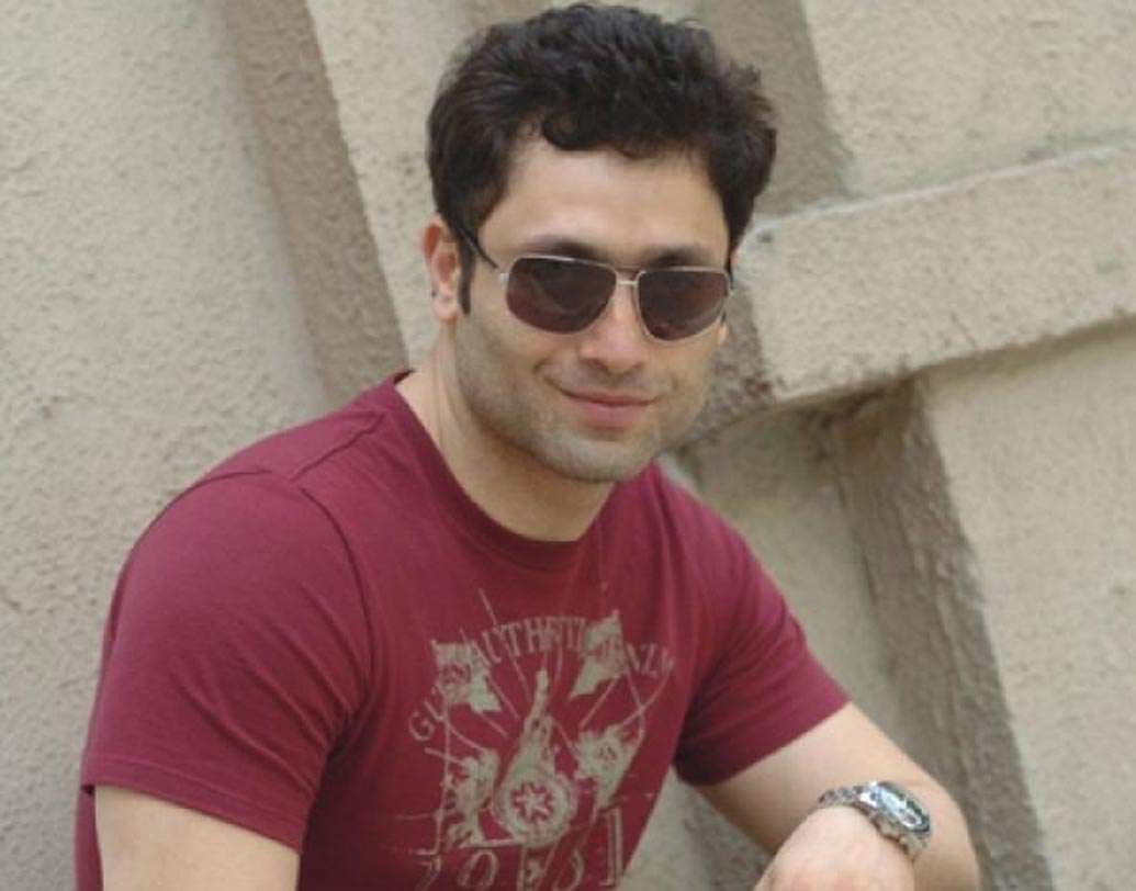 শাইনি আহুজা: পরিচারিকাকে ধর্ষণের অভিযোগে ২০০৯ সালে গ্রেফতার করা হয় ‘গ্যাংস্টার’ অভিনেতা শাইনিকে। নিম্ন আদালতে তাঁর জামিনের আবেদন খারিজ হয়ে যায়। দীর্ঘ সময়ের জন্যই কারাগারে কাটাতে হয় অভিনেতাকে।