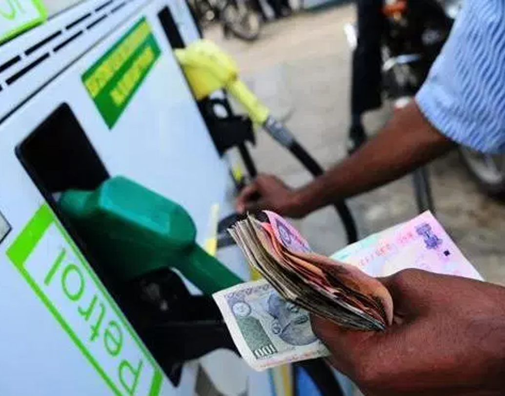 ভারত: ডিজেল লিটারে ১.০৪ ডলার। পেট্রল ১.১৮ মার্কিন ডলার।