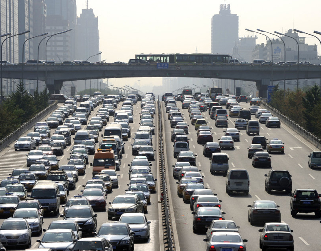 চিনি: ভারতের মতো ডিজেল-পেট্রলের দাম বেশি চিনের বাজারে। সেখানে ডিজেল লিটারে ১.০৬ এবং পেট্রল ১.১৯ ডলার।