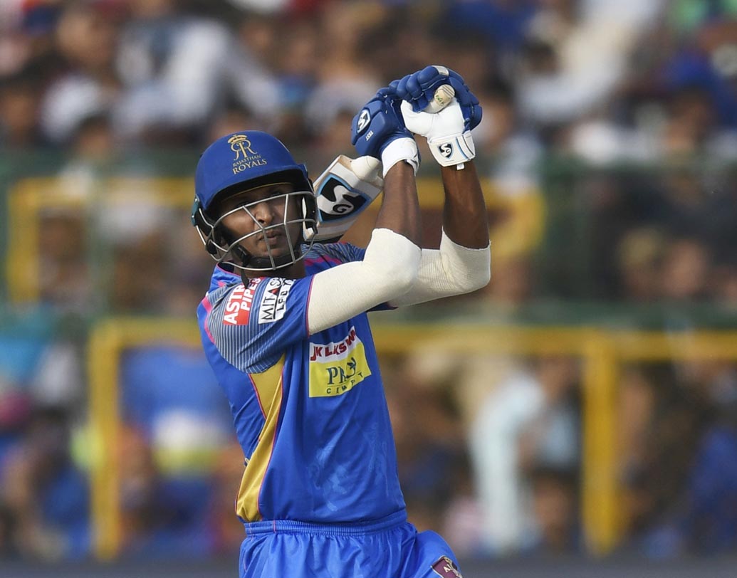 কৃষ্ণাপ্পা গৌতম: ব্যাট হাতে একেবারে শেষ দিকে মূল্যবান ১৪ রান, পরে বল হাতে কোহালির উইকেট নিয়ে বেঙ্গালুরু বধে গুরুত্বপূর্ণ ভূমিকা নিয়েছিলেন গৌতম। ছবি: এএফপি।