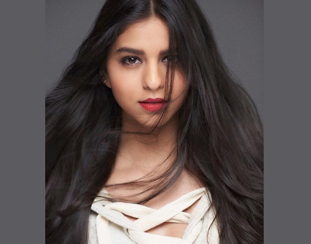 শাহরুখের কাছে সুহানা এখনও ‘বাচ্চি’ হলেও মেয়েকে ‘ইয়ং অ্যাডাল্ট’ বলতেই বেশি পছন্দ করেন মা গৌরী খান। তবে, মেয়ের সঙ্গে আরও বেশি সময় কাটানো দরকার বলেই মনে করেন শাহরুখ। সম্প্রতি একটি সংবাদমাধ্যমকে দেওয়া সাক্ষাৎকারে সে কথা জানিয়েছেন বলি বাদশা।