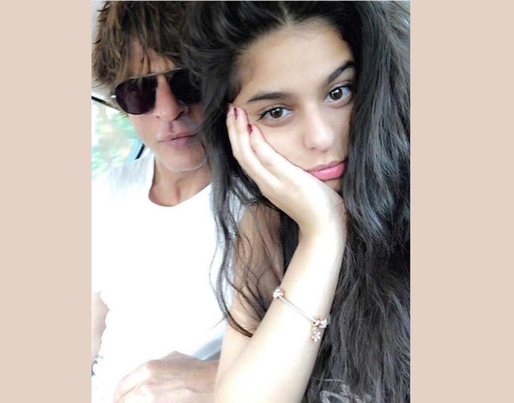 ইতিমধ্যেই একটি ম্যাগাজিনের কভারের জন্য কাজ শুরু দিয়েছেন সুহানা। তাঁর লুক নায়িকা হওয়ার জন্য পারফেক্ট বলেও মত ইন্ডাস্ট্রির। এ বার শুধু রূপোলি পর্দায় তাঁকে দেখার অপেক্ষা।