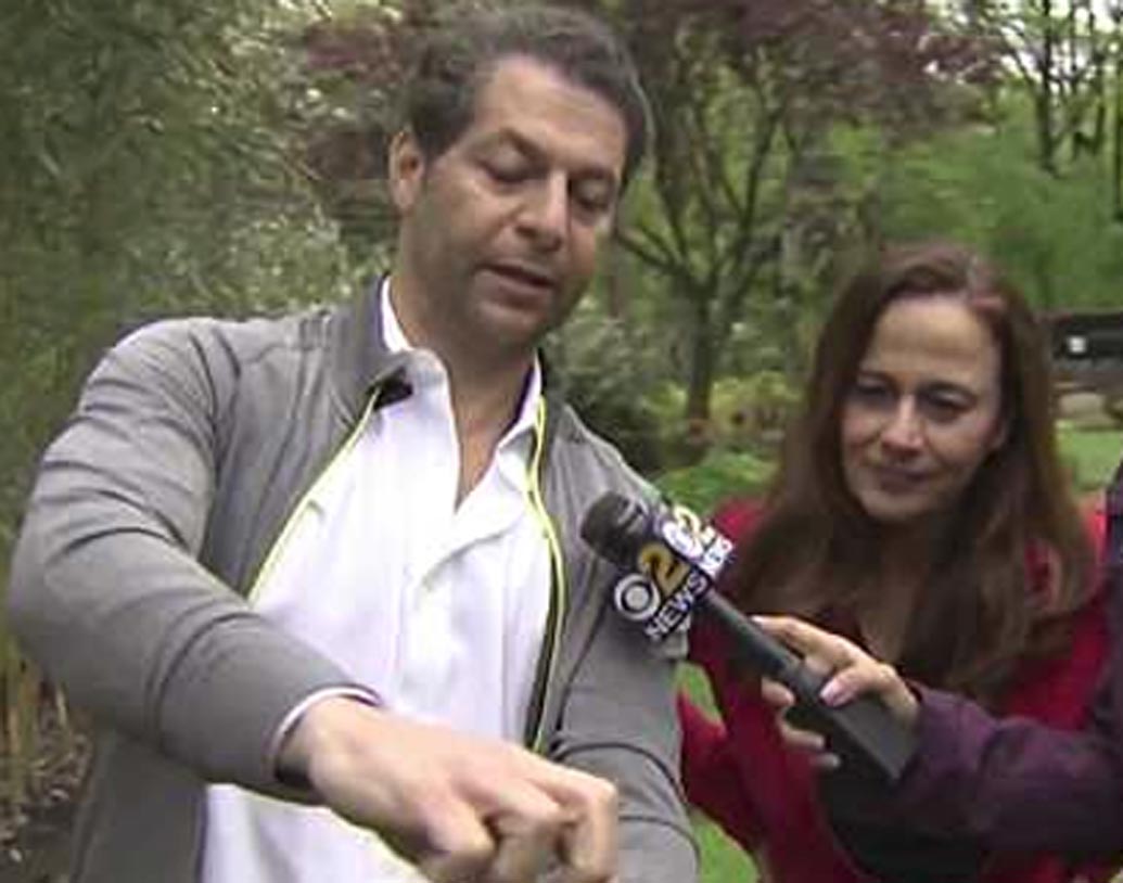 ঘটনাটি নিউ ইয়র্কের স্টেটেন আইল্যান্ডের। বাড়ির পিছনের বাগান পরিষ্কার করতে গিয়ে হঠাত্ই একদিন গুপ্তধন খোঁজ পেলেন ম্যাথিউ ও তাঁর স্ত্রী মারিয়া কলোনা ইমানুয়েল। বিপুল সম্পদ পেয়ে উচ্ছ্বসিত ম্যাথিউ বলেছেন, “ভাবা যায় না। ছেলেবেলার স্বপ্ন যেন সত্যি হল।’’ ঘটনাটি ঠিক কী?