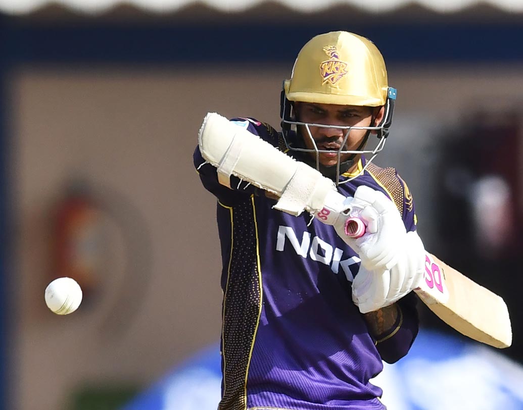 সুনীল নারাইন: বল হাতে তো বটেই, ব্যাট হাতেও তাঁর দুরন্ত ওপেনিং ম্যাচের ভাগ্য গড়ে দিচ্ছে। আজও তাঁর অলরাউন্ড পারফরম্যান্সের দিকে তাকিয়ে থাকবে নাইটরা। ছবি: এএফপি।