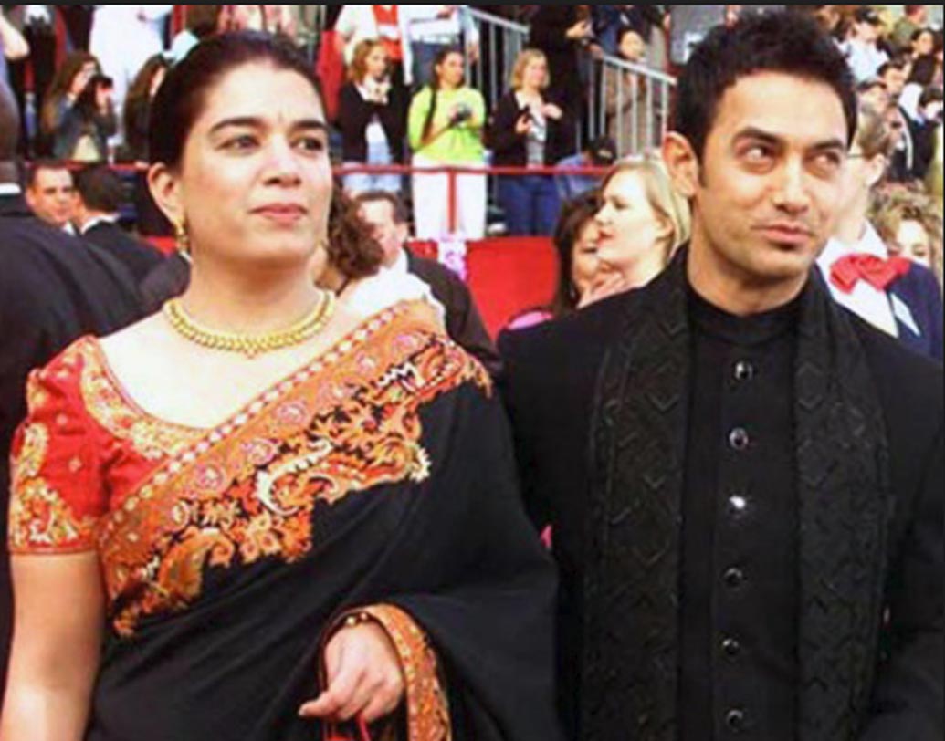 আমির খান-রীনা দত্ত: ভালবাসার সম্পর্ক ১৯৮৬ সালে পরিণতি পায়। কিন্তু, ২০০২ সালে বিচ্ছেদ হয়ে যায় এই জুটির। শোনা গিয়েছে,’মিস্টার পারফেকশনিস্ট’-এর সঙ্গে নাকি মতের মিল হচ্ছিল না রীনার। তা ছাড়া, কিরণ রাওয়ের সঙ্গে ঘনিষ্ঠতাও সম্পর্কে ভাঙনের অন্যতম কারণ বলে মনে করা হয়। রীনার সঙ্গে বিচ্ছেদের পর ২০০৬ সালে কিরণকে বিয়ে করেন আমির।