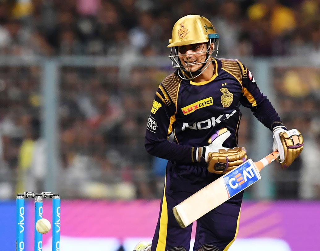 শুভমান গিল: প্রতিভাবান এই তরুণ ব্যাটসম্যান আইপিএলে নিজেকে নতুন করে চেনাচ্ছেন। আজ রবিনের জায়গায় তিন নম্বরে দেখা যেতে পারে তাঁকে। ছবি: এএফপি।