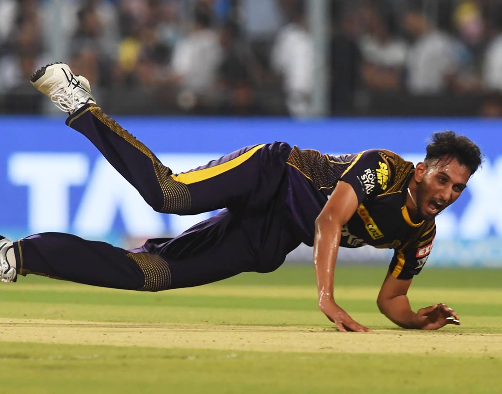 প্রসিদ্ধ কৃষ্ণ: ডেথ ওভার বোলিংয়ে চমকে দিচ্ছেন এই তরুণ। তাঁর গতিতে বিভ্রান্ত হচ্ছেন তাবড় ব্যাটসম্যানও। ছবি: এএফপি।