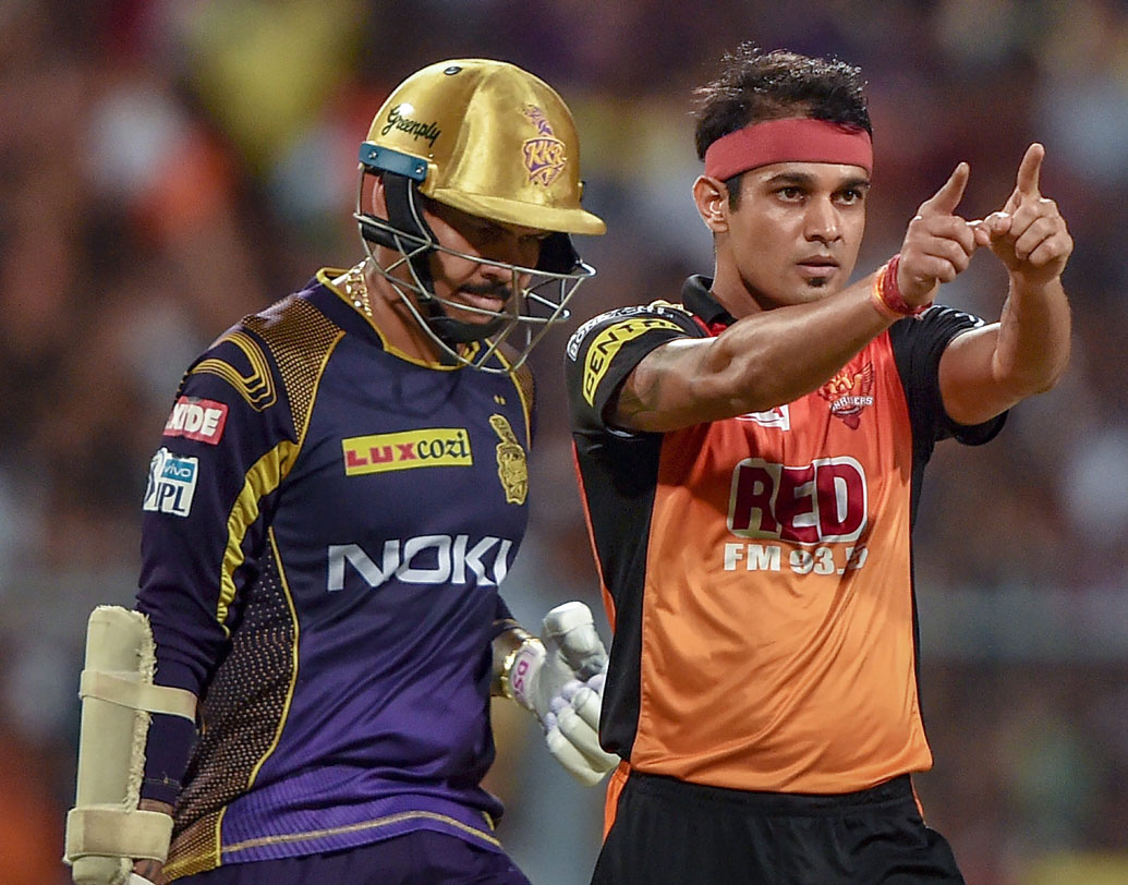 সানরাইজার্সের স্ট্রং বোলিং লাইন আপ-ই নাইটদের ভিত নড়িয়ে দেওয়ার পক্ষে যথেষ্ট ছিল।