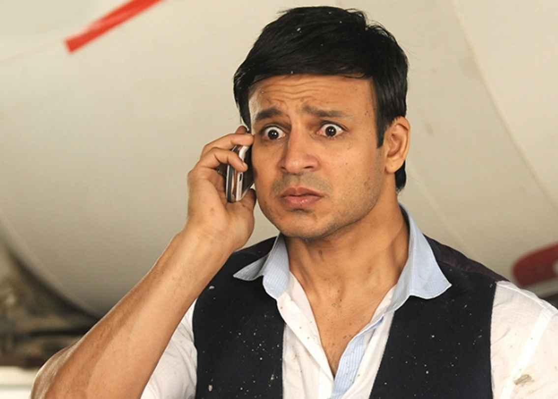 বিবেক ওবেরয়: রাজেশ খন্নার মতো বদমেজাজ নয়, ফরদিনের মতো ড্রাগ-কাণ্ডও নয়। শোনা যায়, বিবেকের কেরিয়ার নষ্ট হওয়ার পিছনে রয়েছে তাঁরই ডাকা একটি সাংবাদিক সম্মেলন। ঐশ্বর্যার সঙ্গে সম্পর্ক গড়ে ওঠার পর সলমন খান এক রাতে তাঁকে ৪১ বার ফোন করে খুনের হুমকি দিয়েছিলেন। সাংবাদিককের সামনে এটাই জানিয়েছিলেন বিবেক।