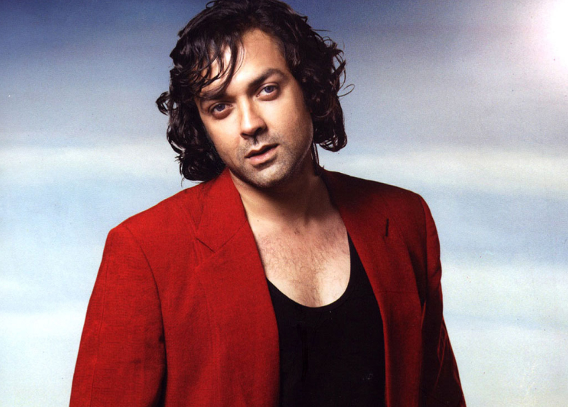 ববি দেওল: আপাত ভদ্রলোক ববির সমস্যা আবার ভিন্ন। বড্ড সময়জ্ঞানের অভাব ছিল তাঁর। আর সে কারণেই পরিচালকরা তাঁকে অপছন্দ করতে শুরু করেন। কেরিয়ার শেষ হয়ে যায়। তবে নতুন করে ফিল্মে ঘুরে দাঁড়াতে চান বলি। সম্প্রতি একটি সাক্ষাত্কারে তিনি জানিয়েছেন, এ সমস্ত অপবাদও তিনি মুছে ফেলতে চান।